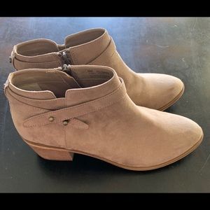 Melrose and Market Booties Size 8